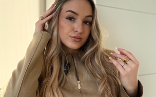 Tape Remover für Extensions: So entfernen Profis Tape-In Haarverlängerungen